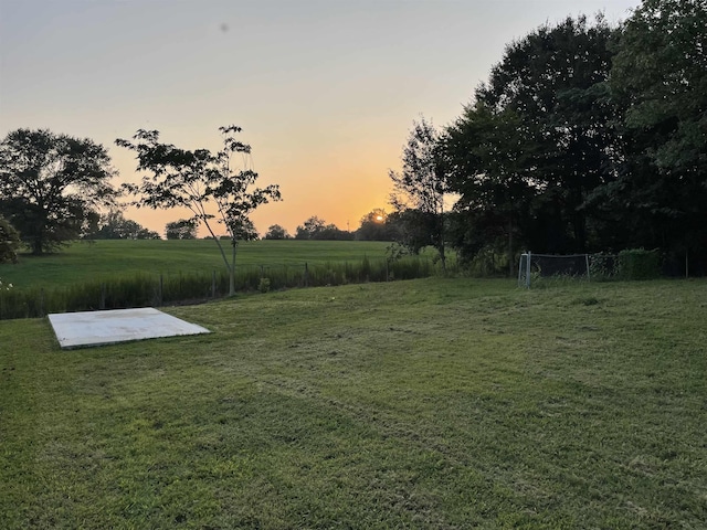 view of yard at dusk