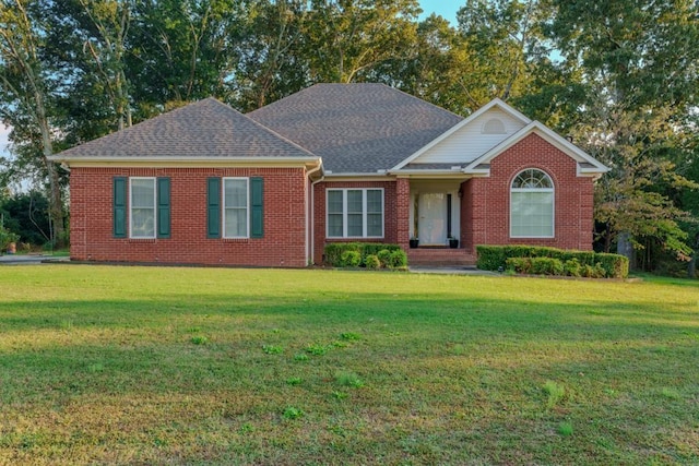 single story home with a front lawn