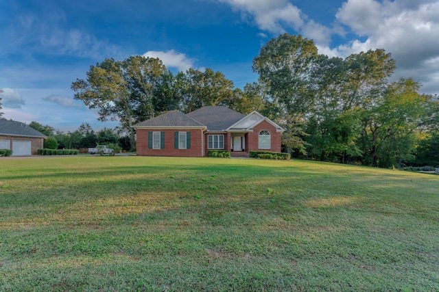 ranch-style house featuring a front yard