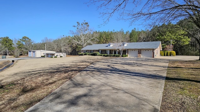 view of front facade featuring a garage