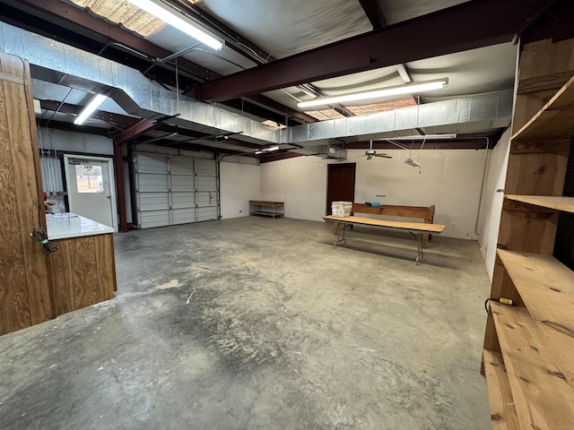 garage featuring ceiling fan