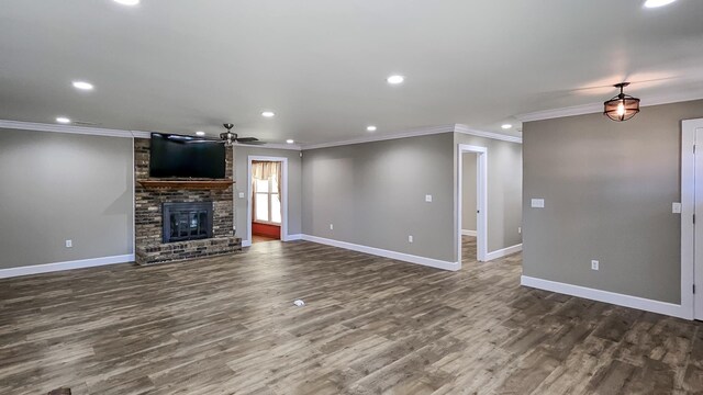 kitchen featuring a kitchen breakfast bar, crown molding, appliances with stainless steel finishes, decorative light fixtures, and dark brown cabinetry