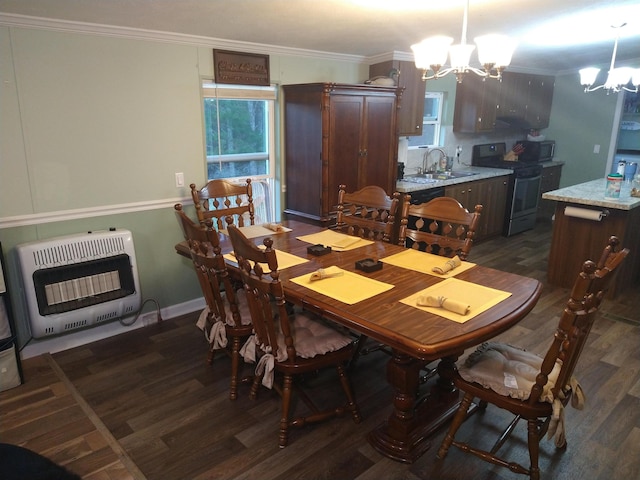 dining room featuring dark hardwood / wood-style flooring, ornamental molding, heating unit, sink, and a notable chandelier