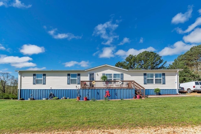 view of front of home featuring a wooden deck and a front lawn