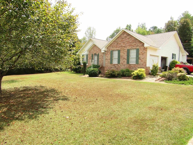 view of front of property featuring a garage and a front yard