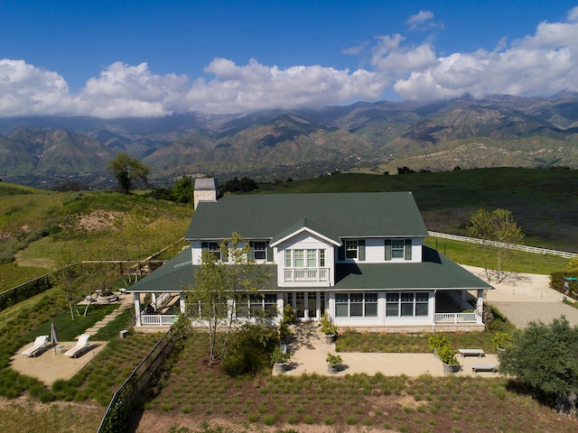 view of front of house featuring a mountain view