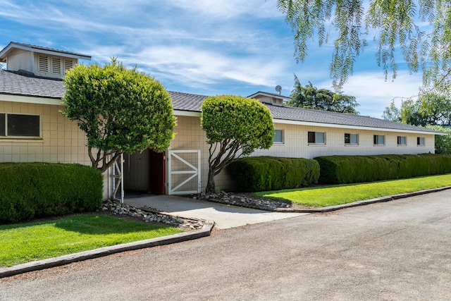 ranch-style house with a front lawn