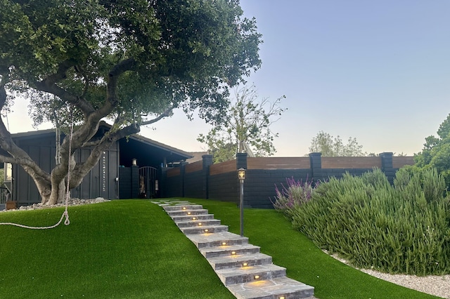 view of yard at dusk