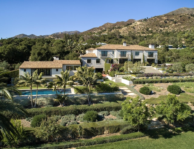 birds eye view of property featuring a mountain view