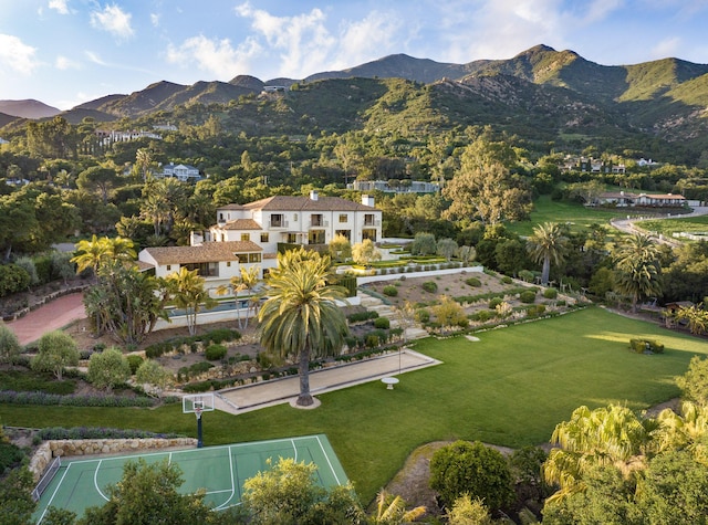 birds eye view of property featuring a mountain view