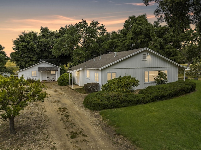 single story home featuring a yard