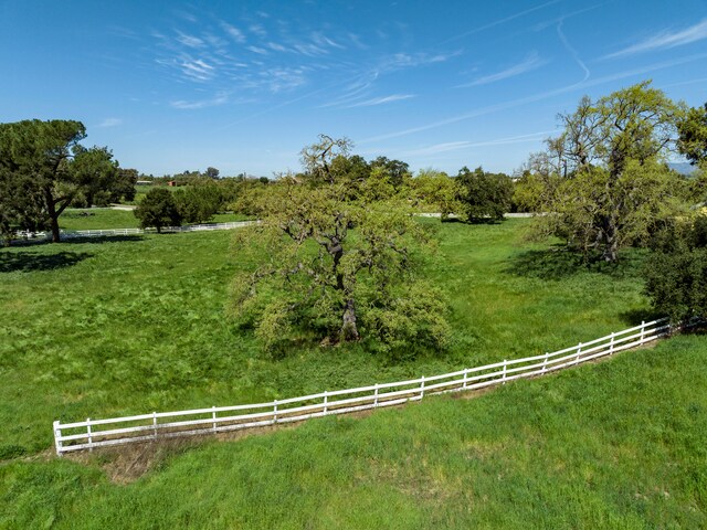 view of yard featuring a rural view