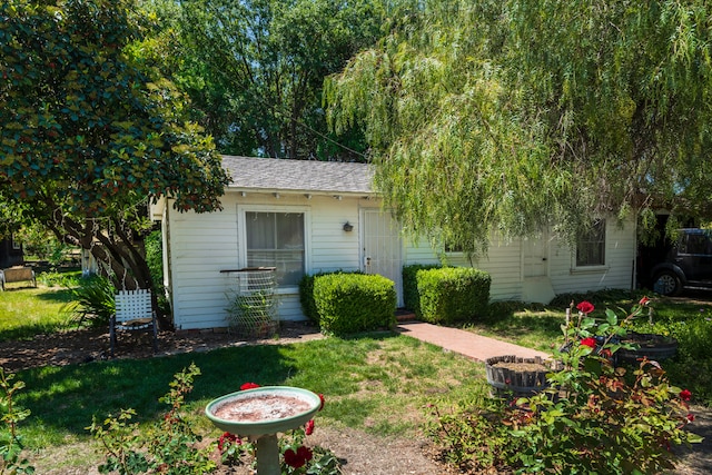 exterior space featuring a lawn