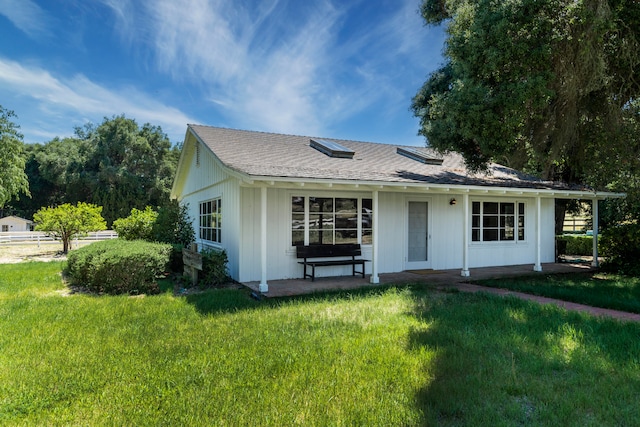 ranch-style house with a front yard