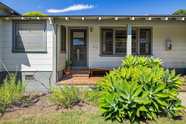 property entrance featuring covered porch