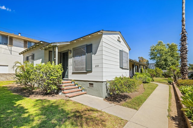 view of front of house with a front lawn