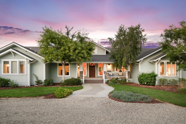 view of front of property featuring a porch and a yard