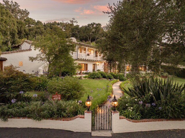 view of front of property