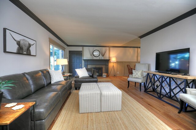 living room featuring light hardwood / wood-style floors and ornamental molding