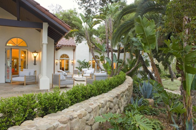 view of yard with a patio area and an outdoor hangout area