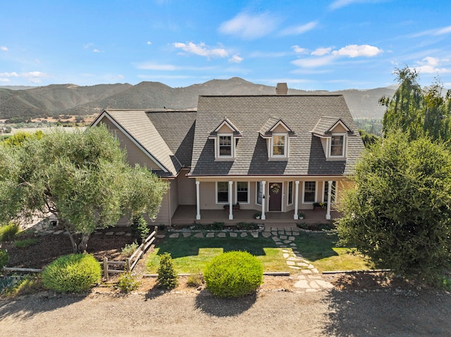 view of front facade with a mountain view and a front lawn