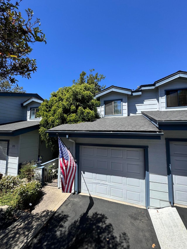 view of front facade featuring a garage