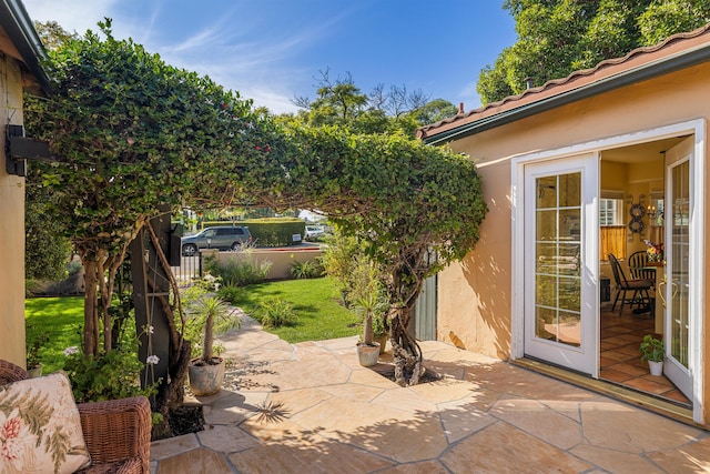 3050 Serena Rd, Santa Barbara, CA 93105 - view of patio with fence