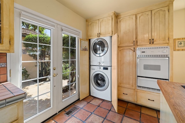 3050 Serena Rd, Santa Barbara, CA 93105 - washroom featuring visible vents, laundry area, stacked washer / drying machine, and a healthy amount of sunlight