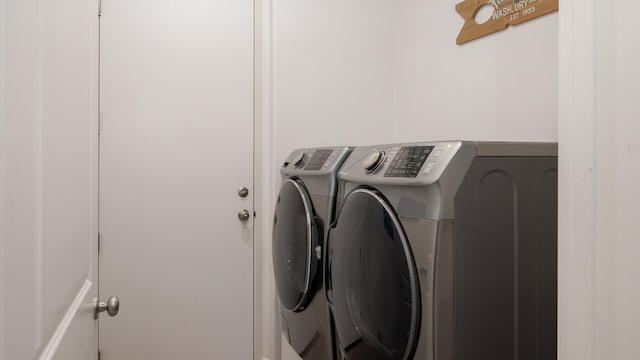 laundry room with washing machine and dryer