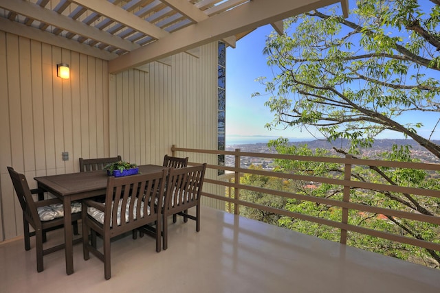 balcony with a mountain view and outdoor dining space