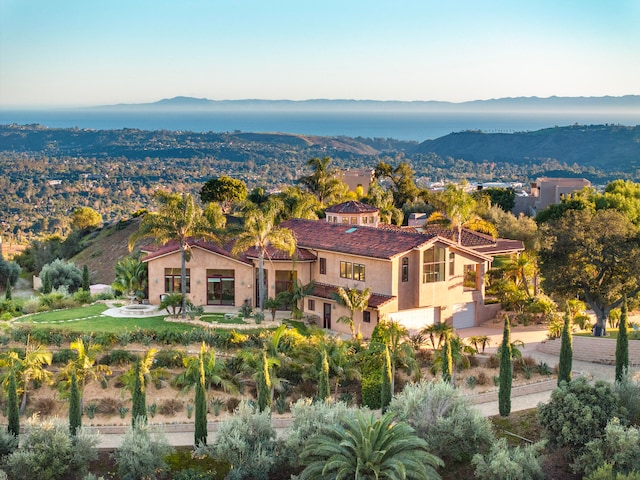 birds eye view of property featuring a mountain view