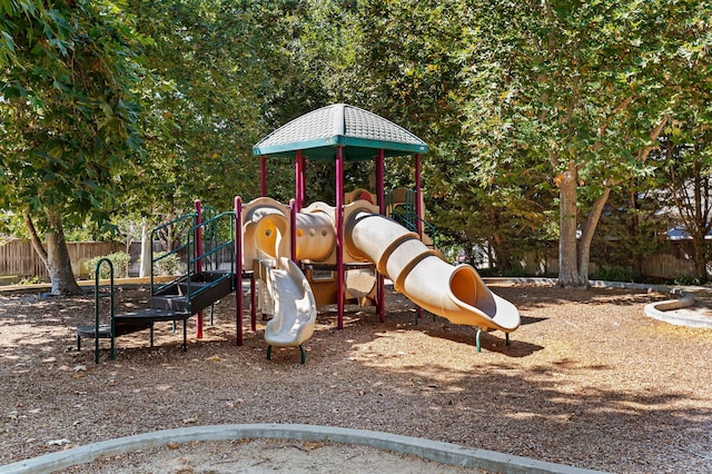 320 Savanna Dr, Los Alamos, CA 93440 - community jungle gym featuring fence