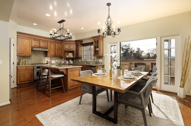 dining room featuring dark hardwood / wood-style flooring, a chandelier, and sink