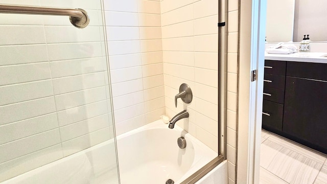 bathroom featuring vanity and tiled shower / bath