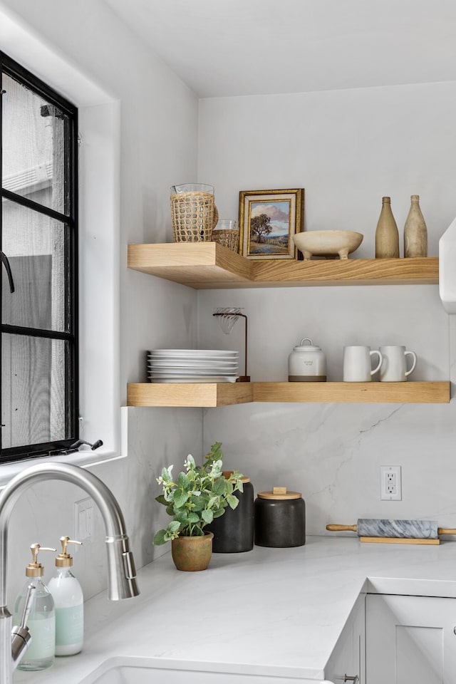 792 Chelham Way, Santa Barbara, CA 93108 - detailed view of decorative backsplash, open shelves, and light countertops