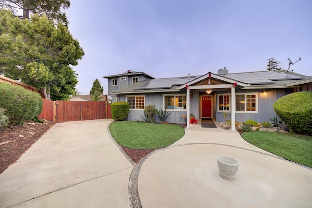 view of front of house featuring solar panels, a porch, and a front lawn