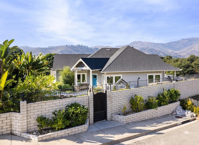 view of front of property featuring a mountain view