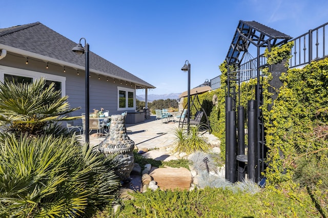 view of yard featuring a patio