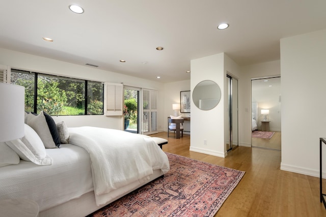 bedroom featuring recessed lighting, visible vents, light wood-style flooring, and baseboards