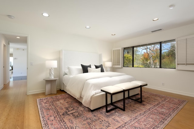 bedroom featuring light wood finished floors, baseboards, visible vents, and recessed lighting