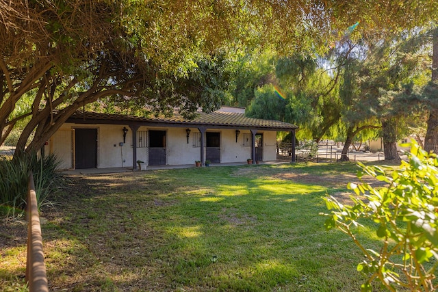 view of front of property with a front yard