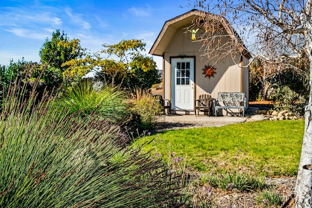 view of outbuilding with a lawn