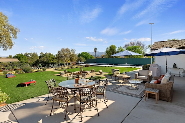 view of patio featuring an outdoor hangout area