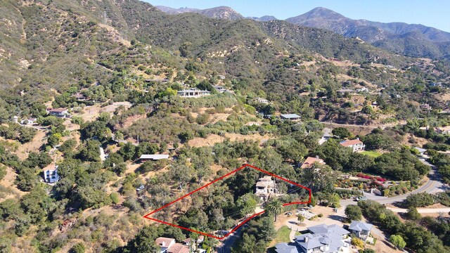 bird's eye view featuring a mountain view