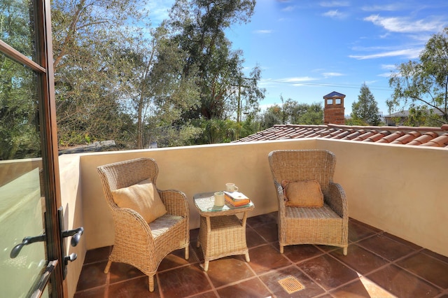 exterior space featuring an outdoor living space