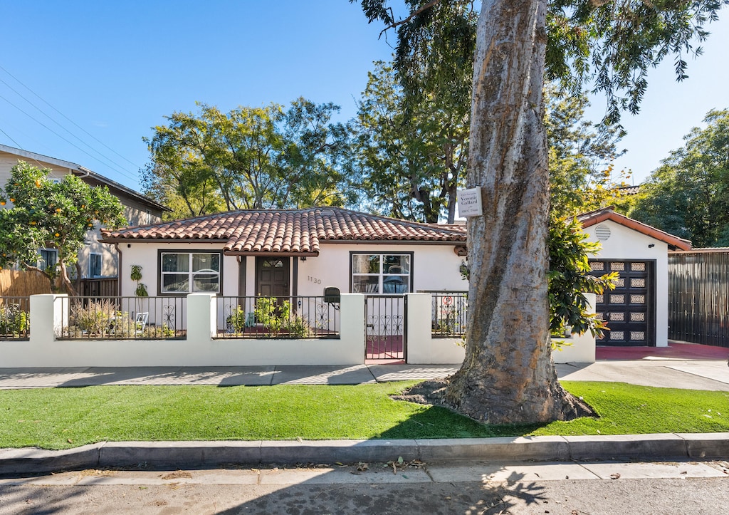1130 Hutash St, Santa Barbara, CA 93103 - photo 1