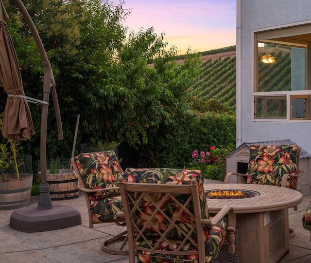 view of patio with an outdoor fire pit