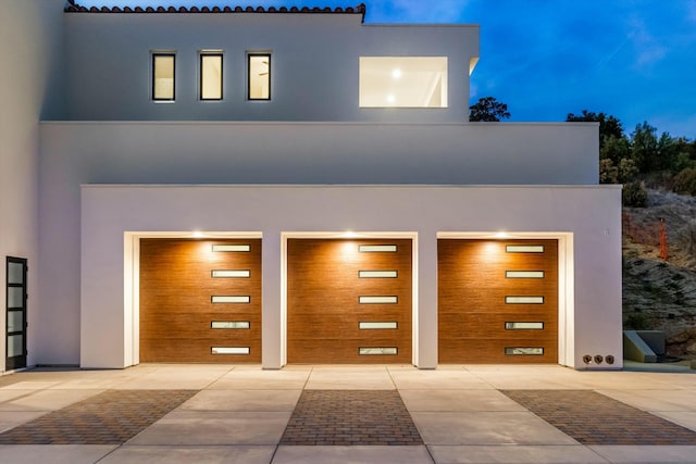 view of front of property featuring stucco siding