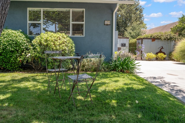 exterior space featuring a yard