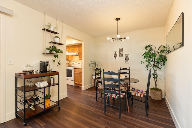 dining area featuring a textured ceiling, dark hardwood / wood-style flooring, and a chandelier